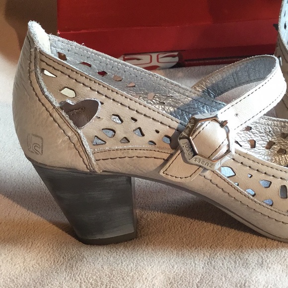 Jose Saenz Bone Color Leather Mary Janes - Picture 4 of 6
